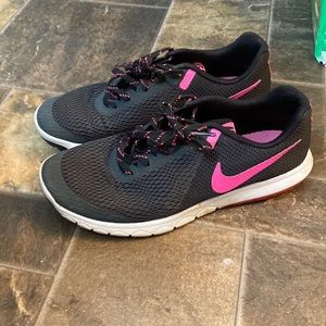 Size 7.5 Nike shoes